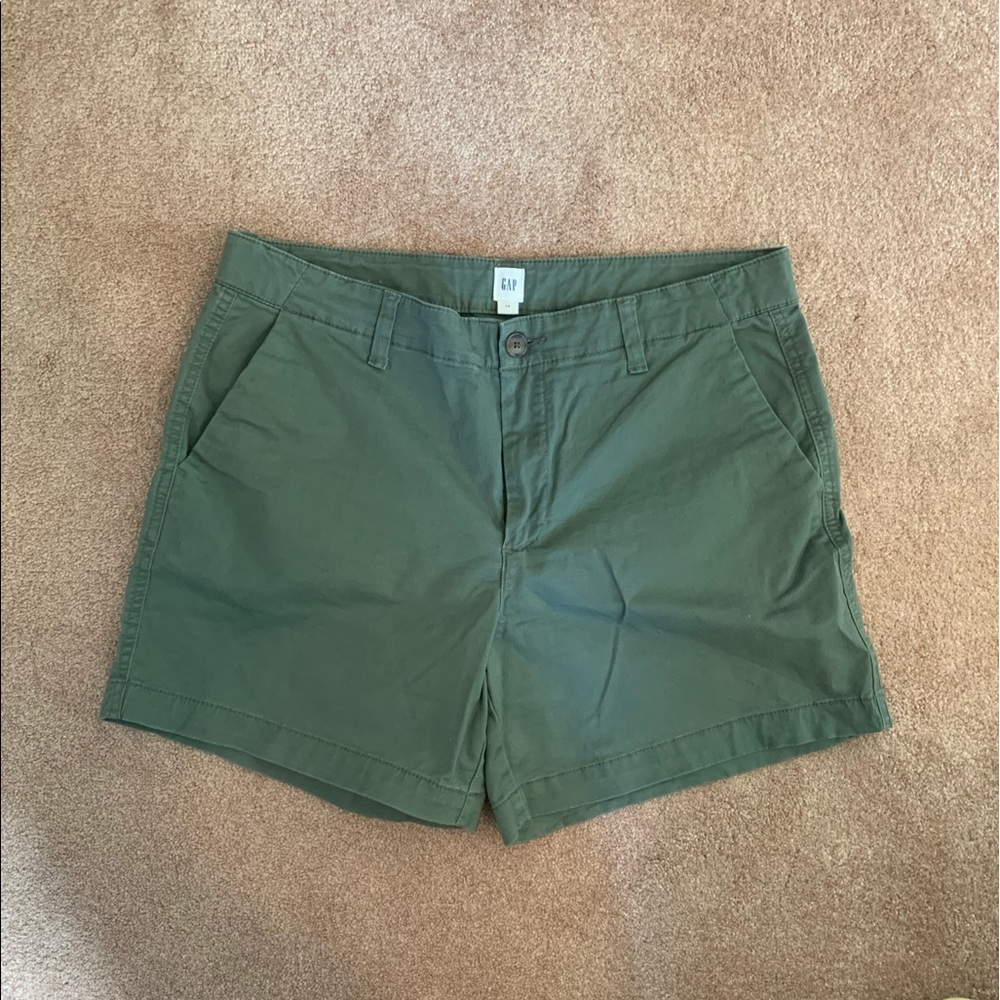 Gap Army Green Khaki 5” shorts